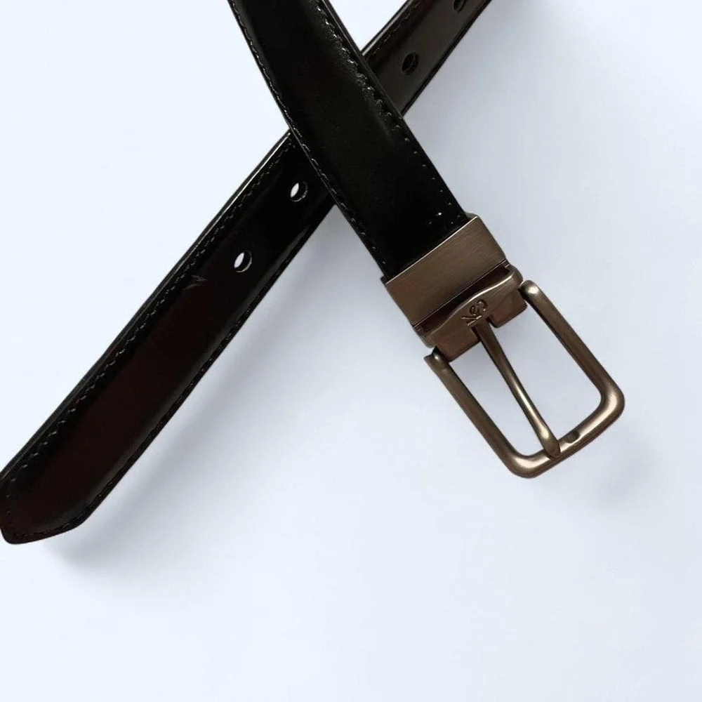Black leather belt with silver buckle by Kemisant